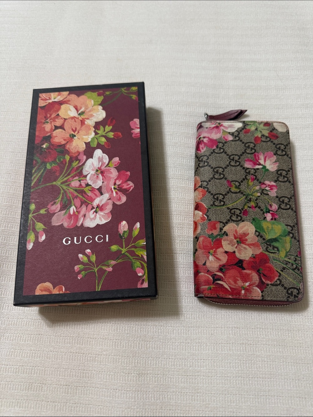 Gucci GG Blooms Supreme Floral Zip Wallet Pink 404071 w/ Box